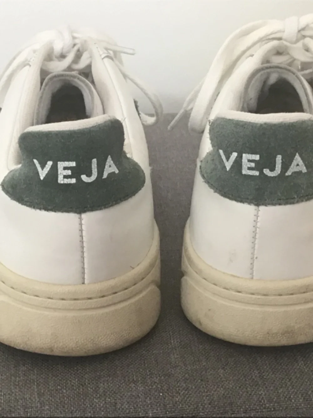 Veja V 12 White vegan leather with green trim size 11